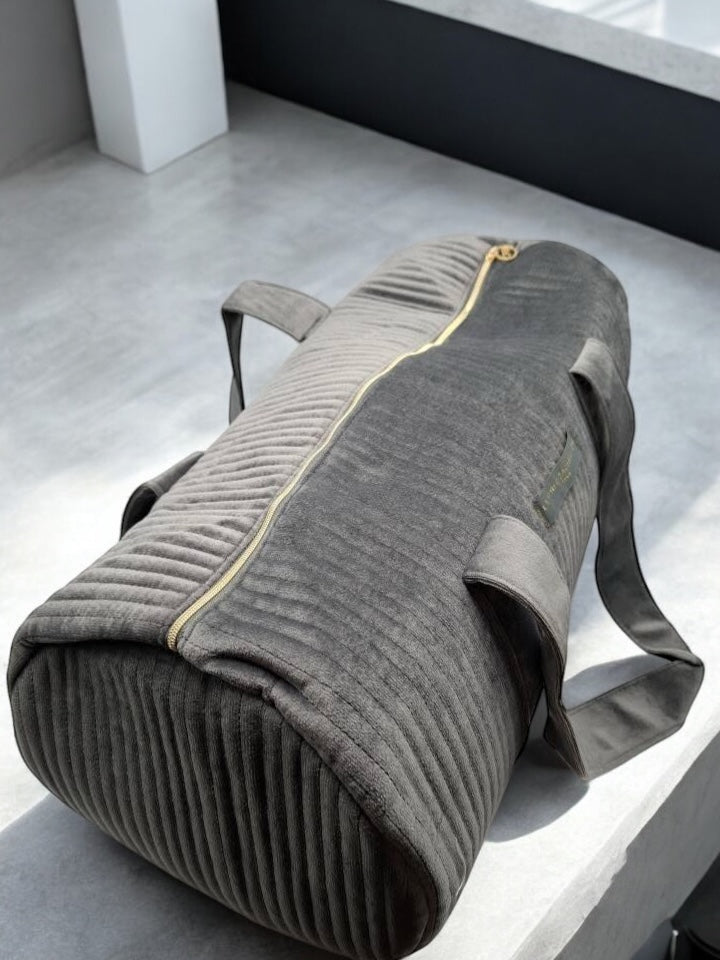 Nouveautés - Sac polochon en velours matelassé gris 'La ptite cachotiere'