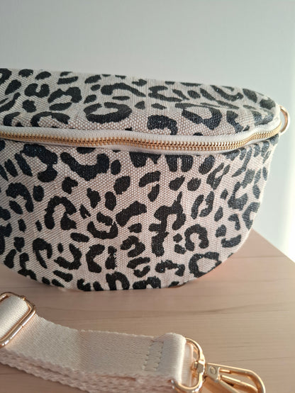 Sac banane en tissu motif léopard teintes noires et beige