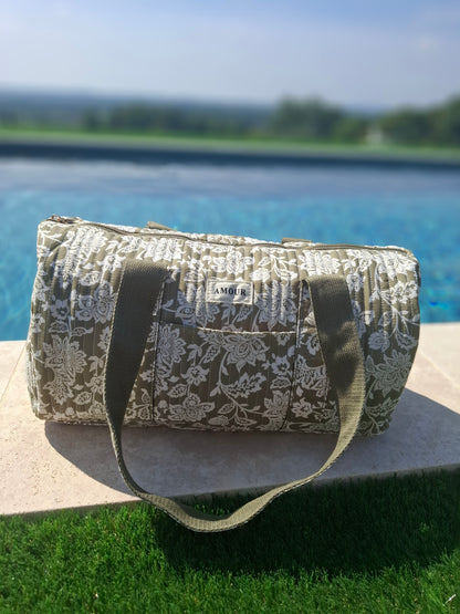 Sac polochon en coton matelassé liberty toile de jouy fleuri vert kaki et blanc