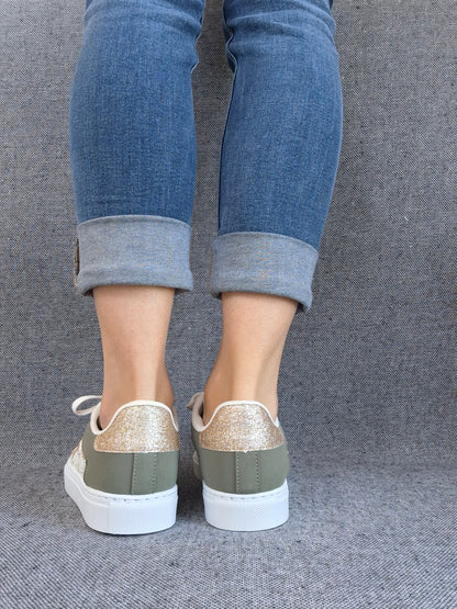 Chaussures baskets blanches kaki motif étoile style sneakers