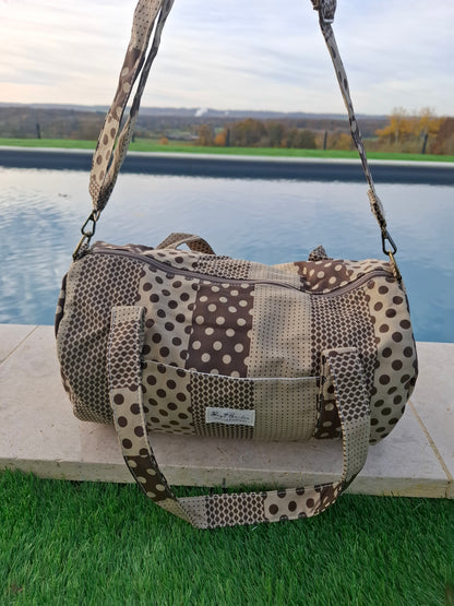Sac polochon week end de voyage en tissu coton patchwork motifs à pois marron et taupe