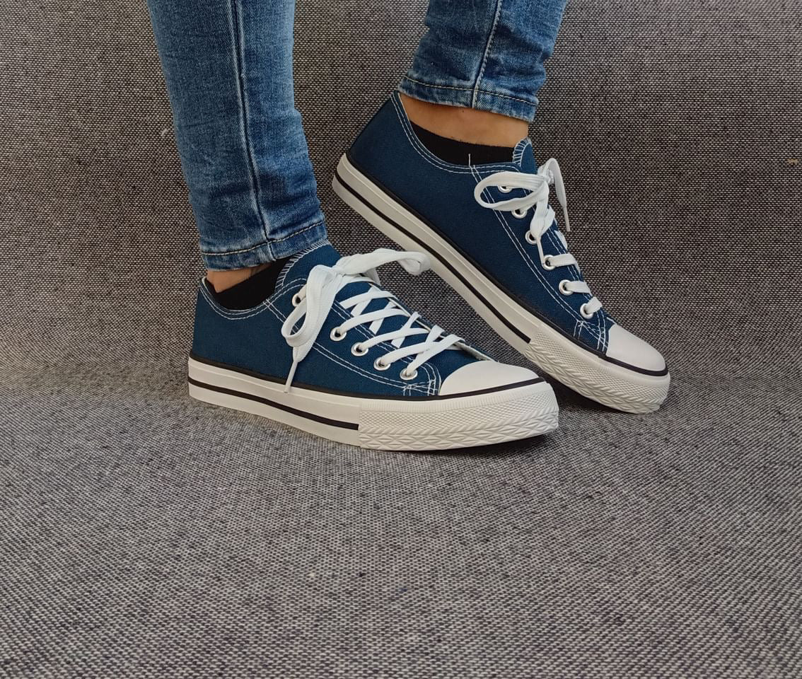 Chaussures baskets basses toile bleu pétrole style Converse