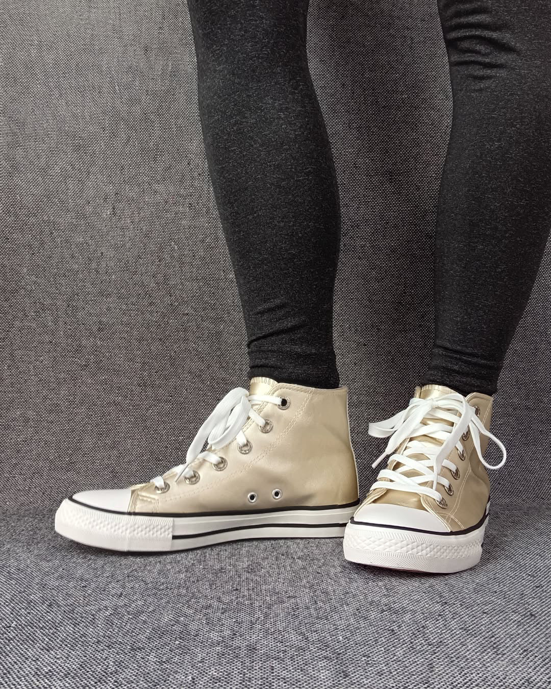 Baskets hautes dorées et blanche type Converse