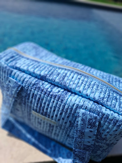 Sac week-end polochon en coton matelassé bleu design paisley bleu marine