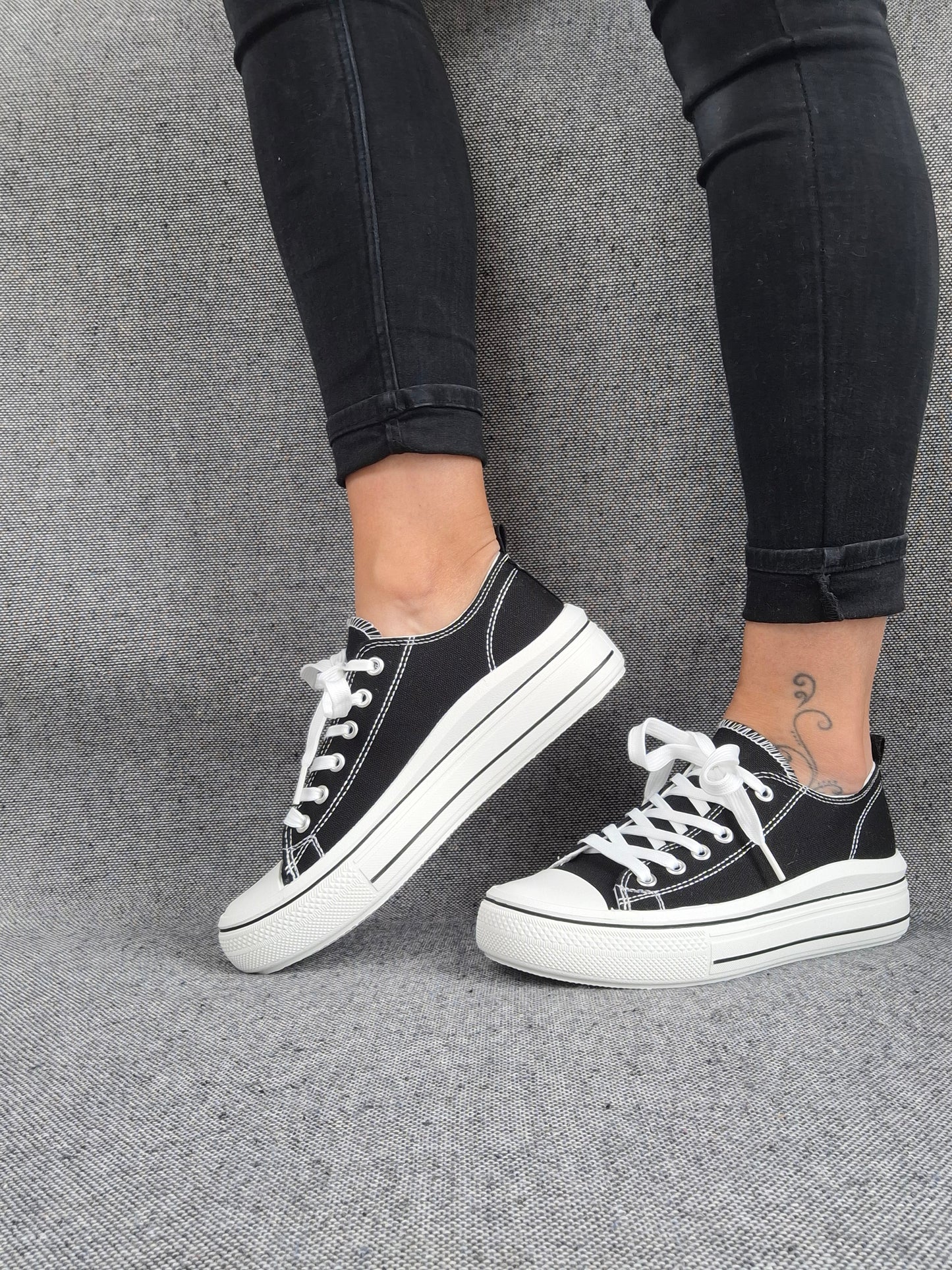Chaussures baskets en toile tissu noir semelle épaisse style converse