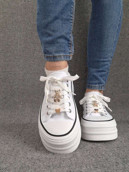 Chaussures baskets basses semelle compensée en tissu blanc style converse
