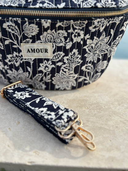 Sac banane coton matelassé liberty fleuri toile de jouy bleu marine et blanc