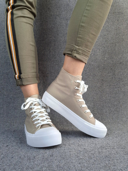 Chaussures baskets hautes tissu beige taupe blanc inscription "LOVE" style converse