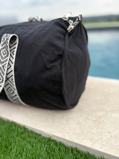 Sac polochon en coton tissu noir avec poignées motifs géométriques en noir et blanc