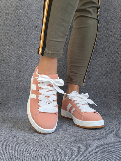 Chaussures baskets basses corail avec bandes blanches style sneakers campus