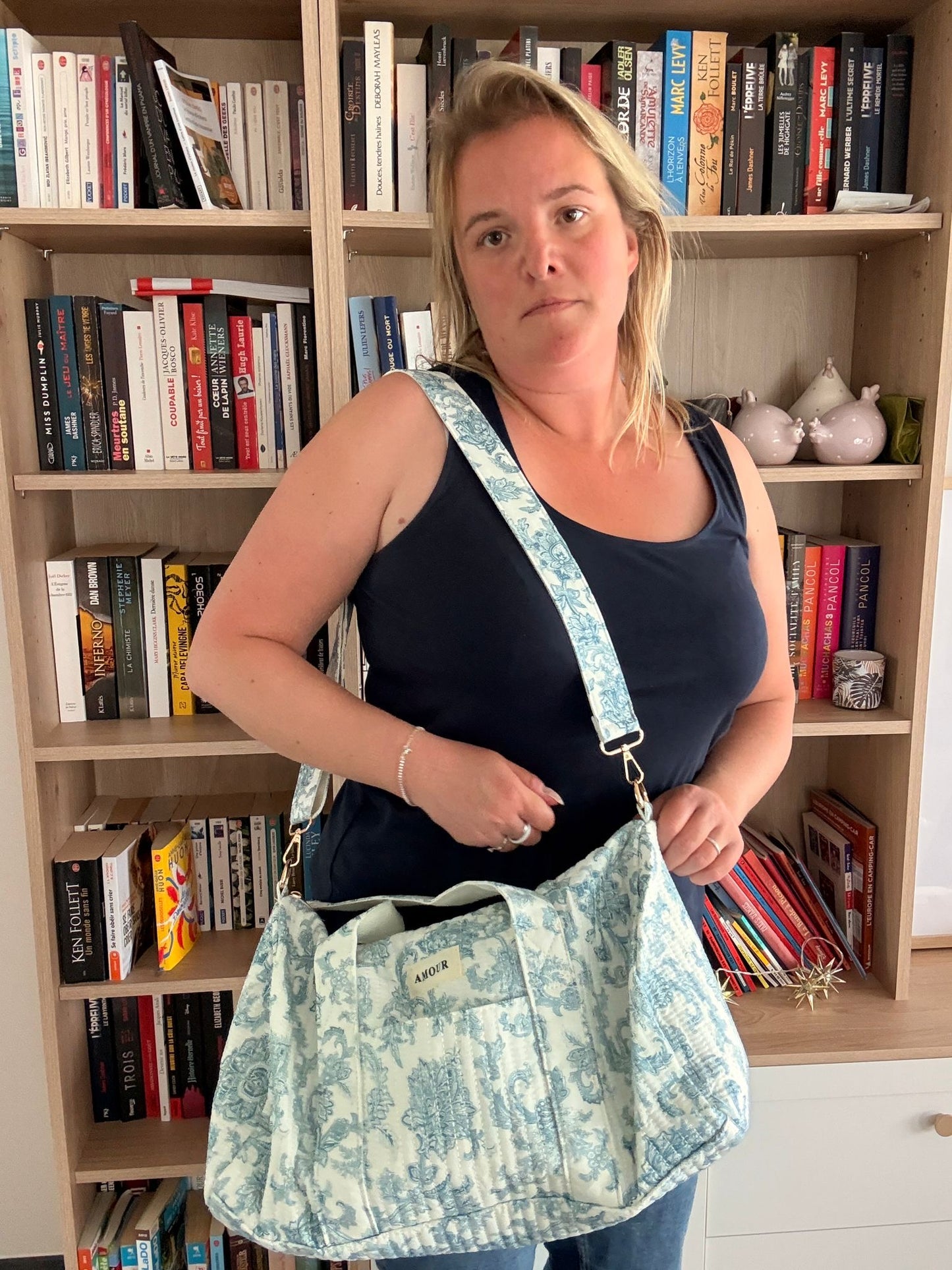Sac Polochon Femme en Coton Matelassé – Imprimé Floral Vert Sauge | Le Petit Placard