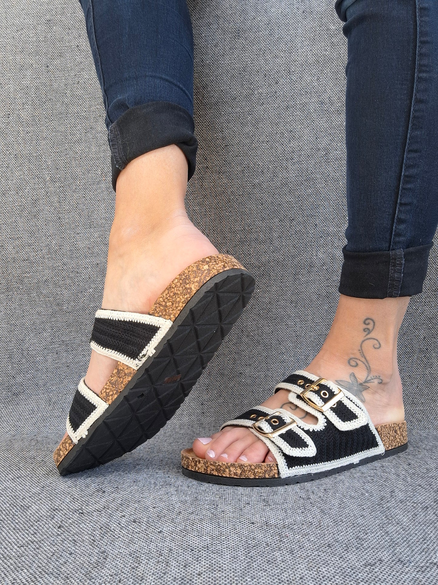 Chaussures sandales type birk 2 brides tissu bicolore noir et beige