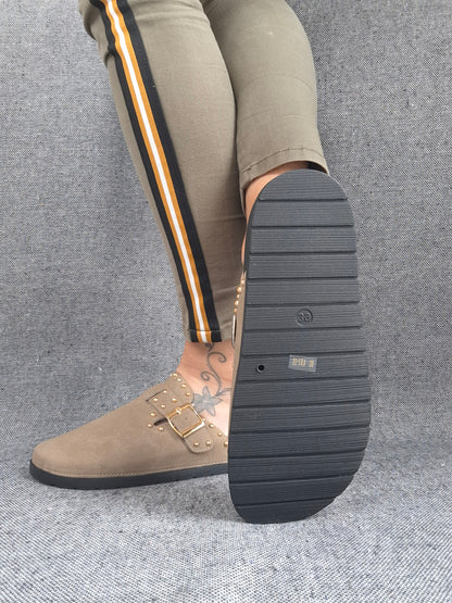 Chaussures sandales fermées type birk taupe à semelle intérieur noire