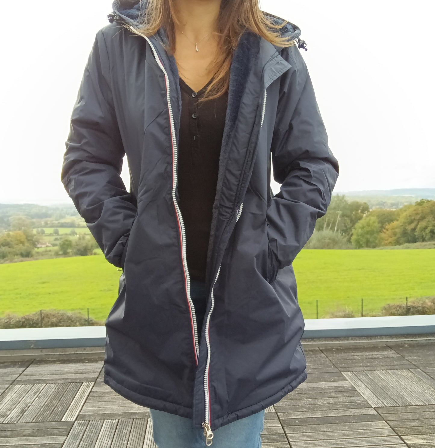 Laura Jo - Imperméable long doublé en fausse fourrure couleur bleu marine