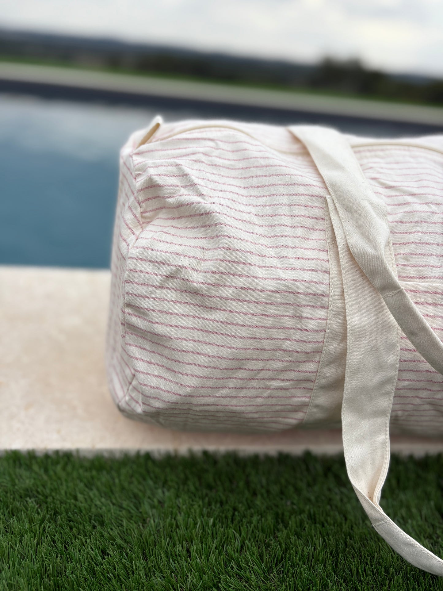 Sac polochon week end de voyage en coton léger rayé beige rouge rose