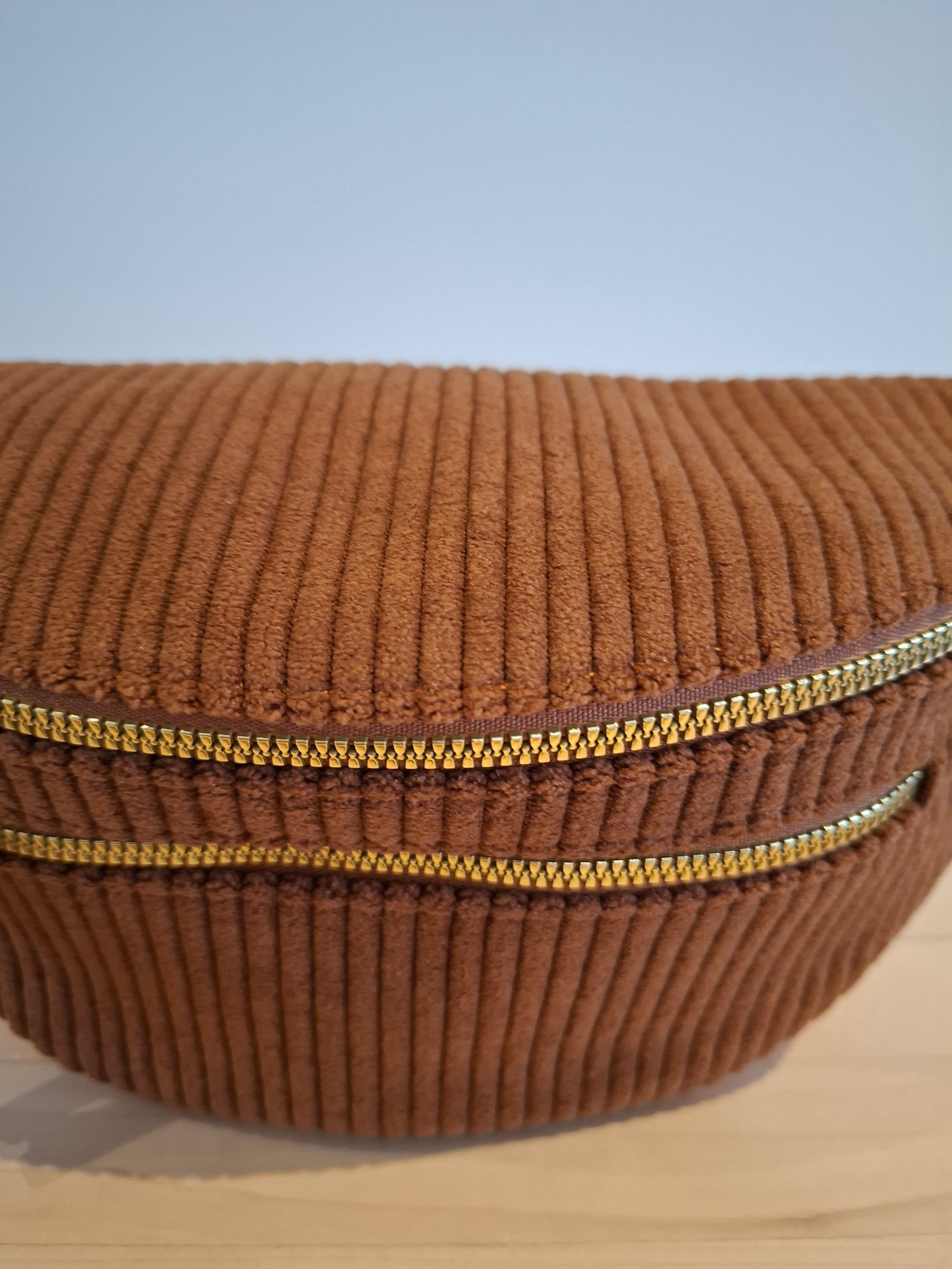 Sac banane velours côtelé 2 poches marron chocolat clair sangle fantaisie