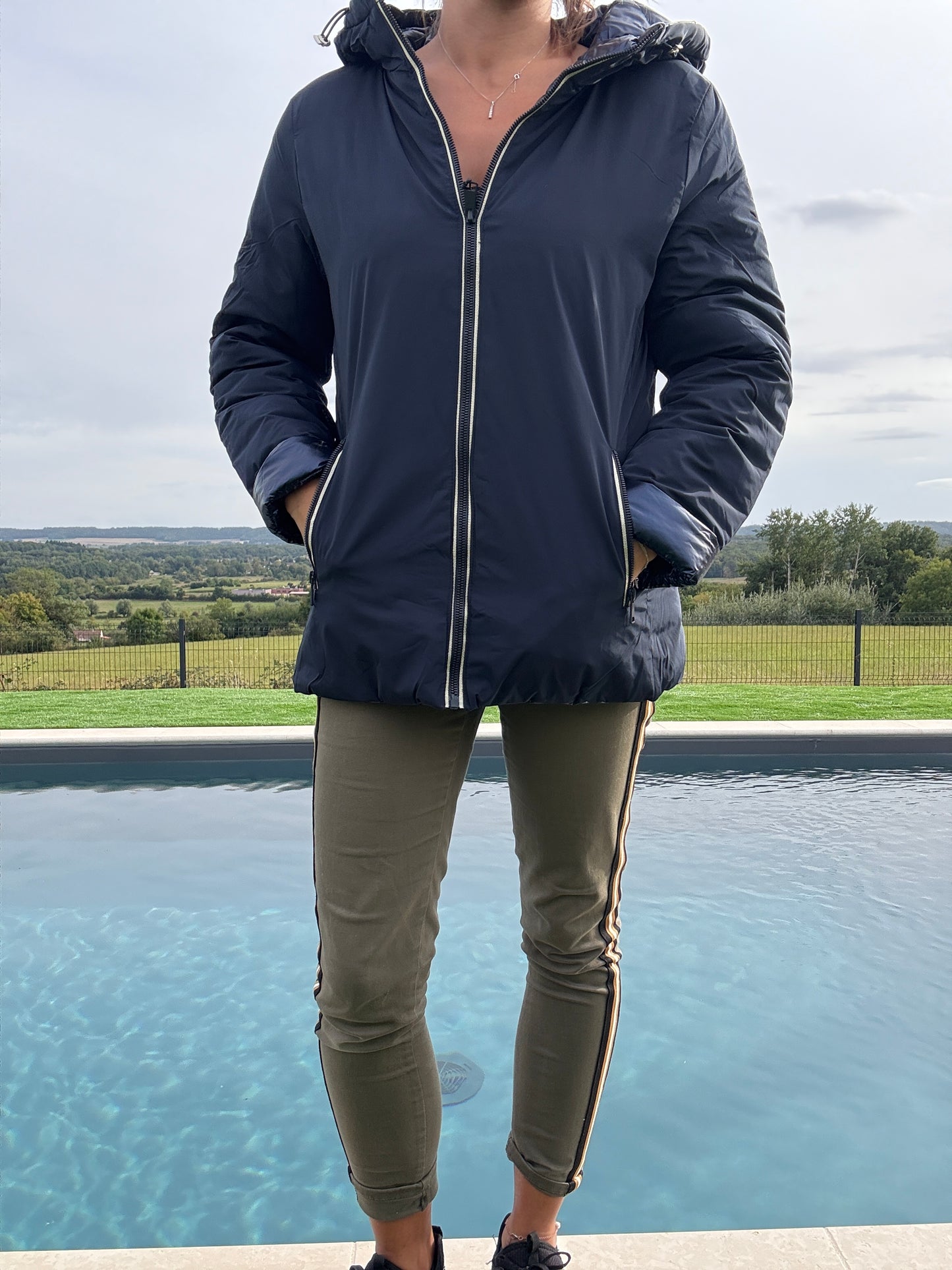 Melya Melody - Manteau court bleu marine réversible et imperméable matelassé bleu marine brillant