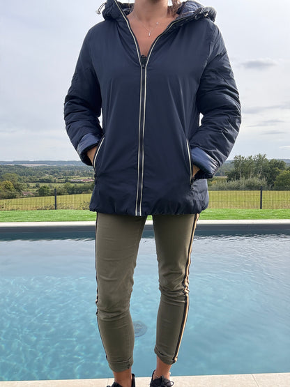 Melya Melody - Manteau court bleu marine réversible et imperméable matelassé bleu marine brillant