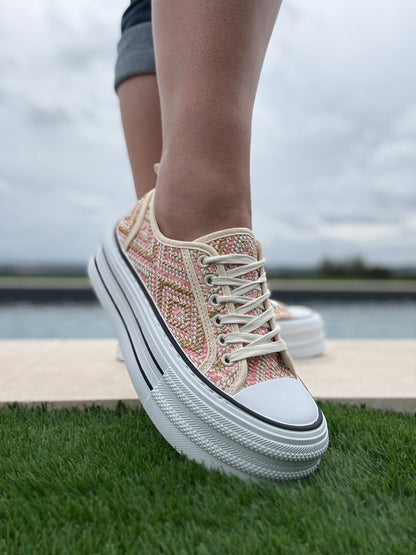 Chaussures baskets effet paille beige rose semelle compensée style converse