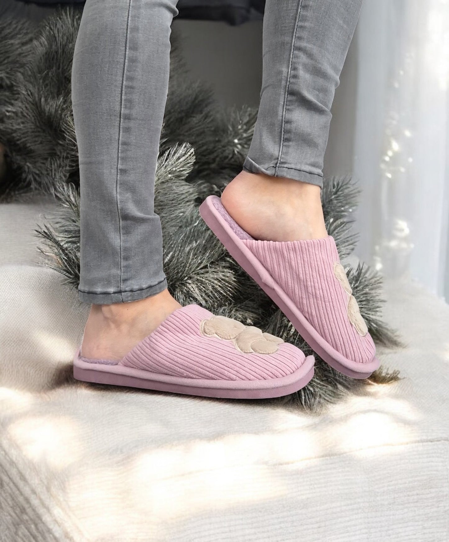 Chaussons fourrés violet en tissu avec motif ours