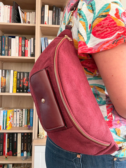 Sac banane XL femme rouge bordeaux effet daim et simili cuir – grand format tendance, bandoulière réglable, poche zippée