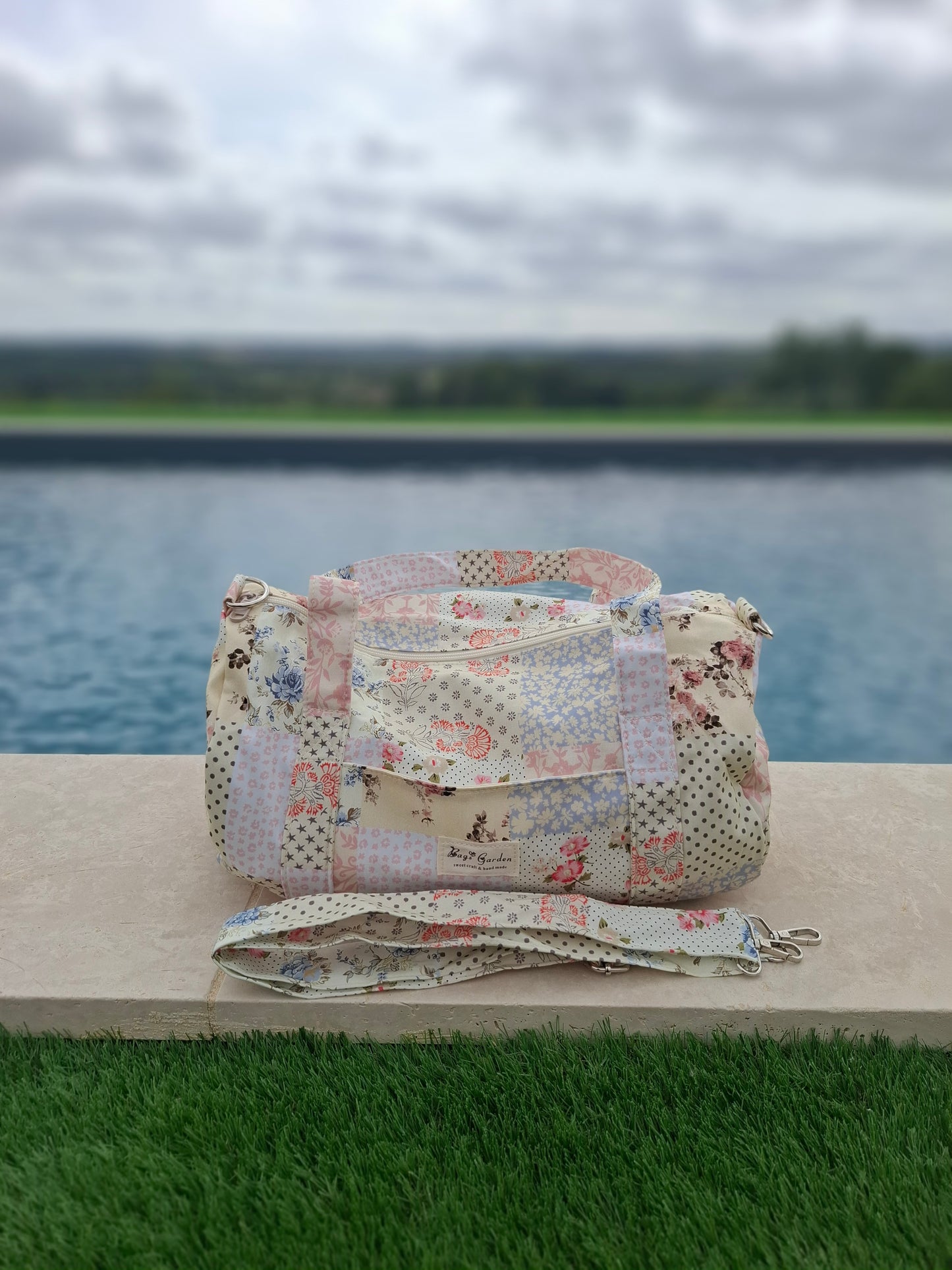 Sac polochon week end de voyage en tissu coton patchwork multicolore fleuri bleu clair orange