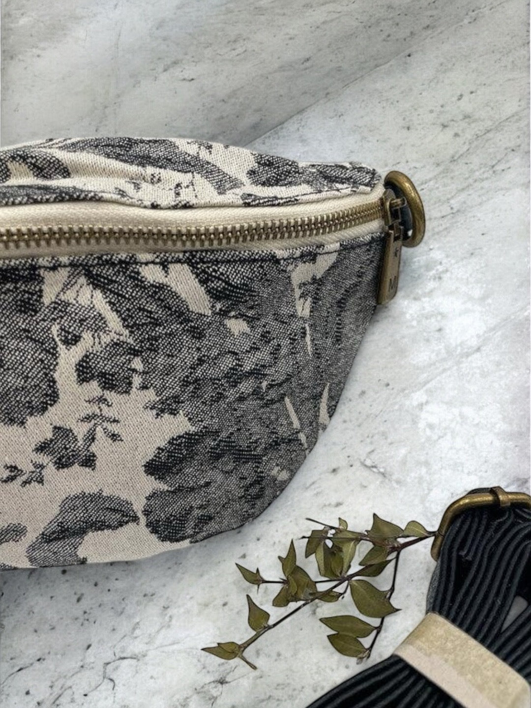 Sac banane tissu style toile de jouy noir creme - 2 sangles