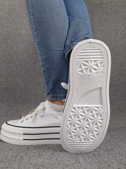 Chaussures baskets basses semelle compensée en tissu blanc style converse