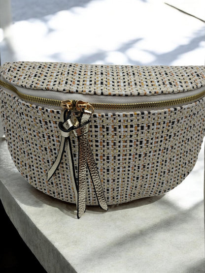 Sac banane en tissu à motif texturé noir, beige et camel sangle fantaisie