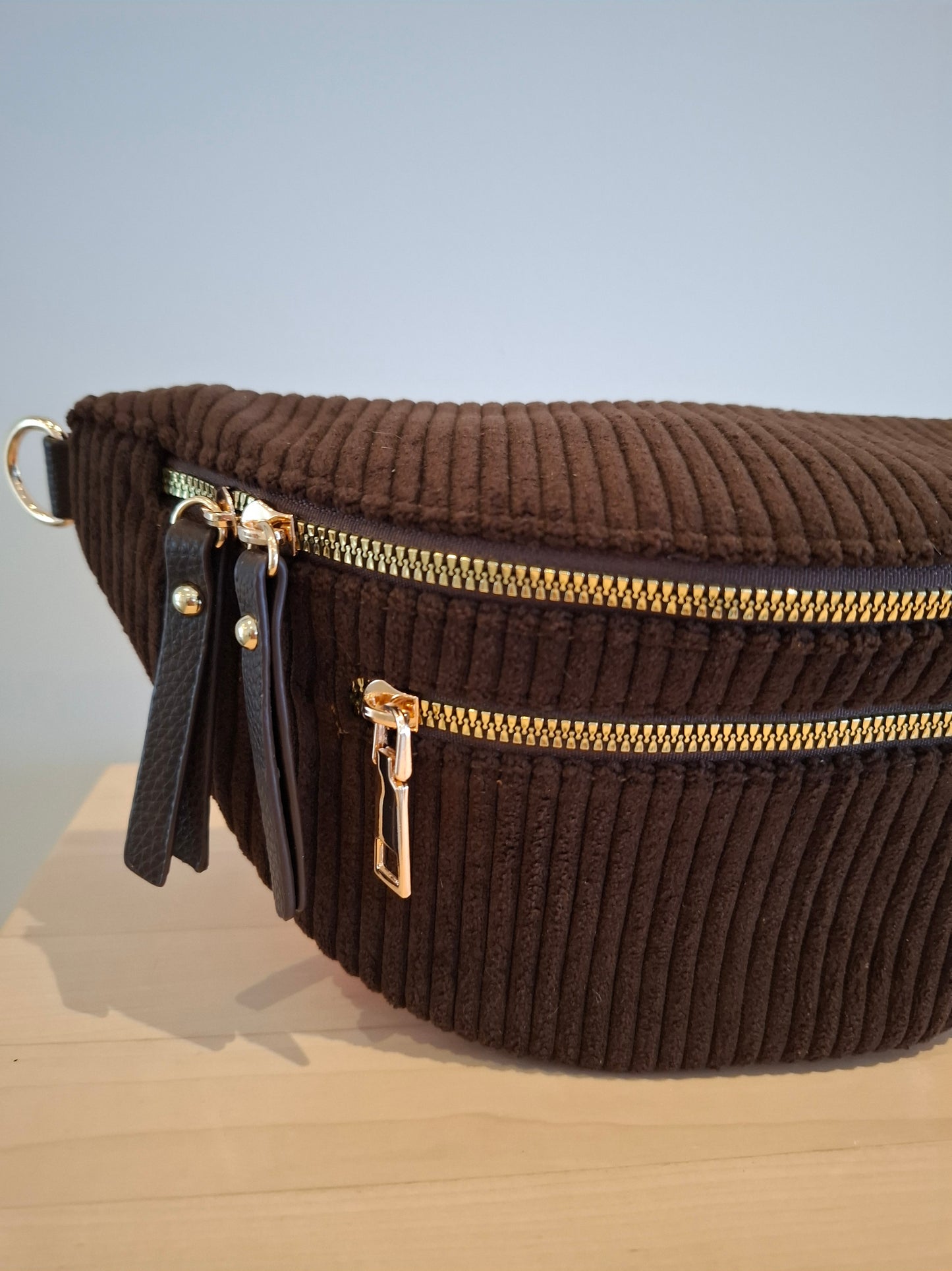 Sac banane velours côtelé 2 poches marron chocolat foncé sangle fantaisie