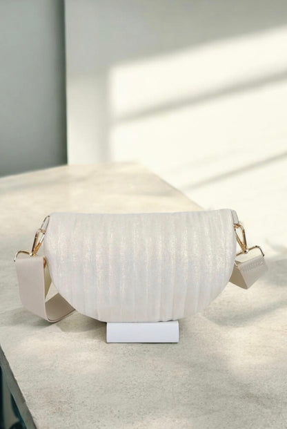 Sac banane en tissu irisé texturé relief élégant blanc crème