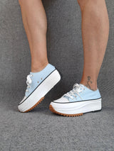 Zapatillas bajas de plataforma de lona color azul cielo