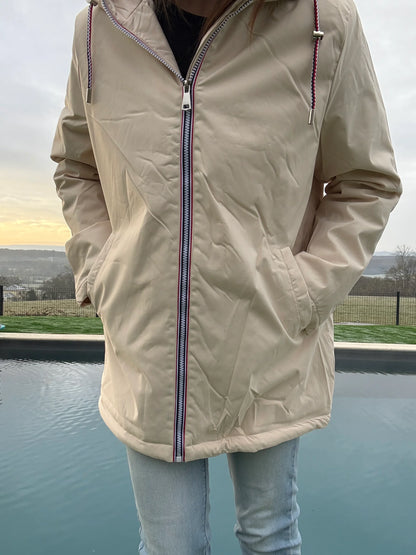 Manteau imperméable mi long fourré en fausse fourrure beige - Curvy
