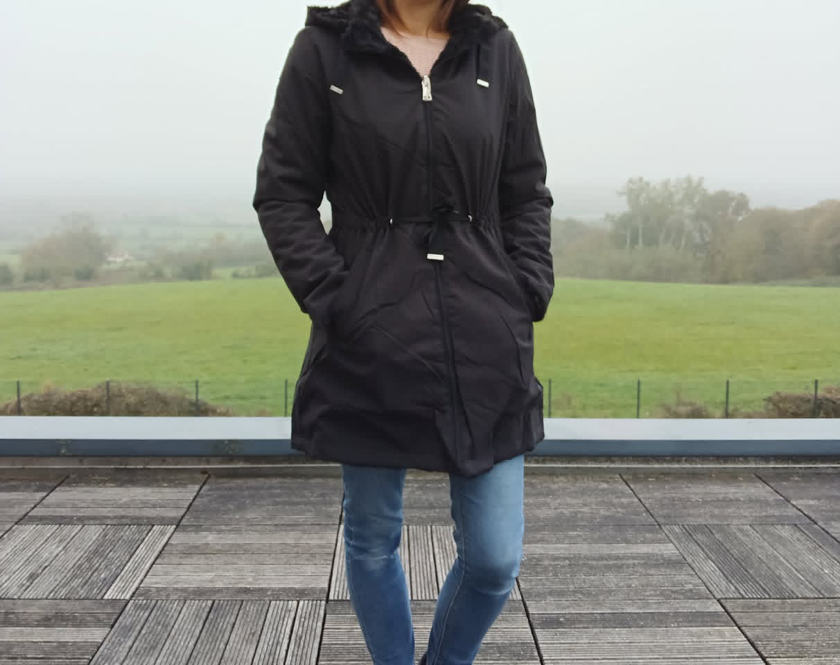 New Lolo - Manteau long NOIR zip uni réversible, imperméable et complètement fourré resserrable à la taille - Curvy