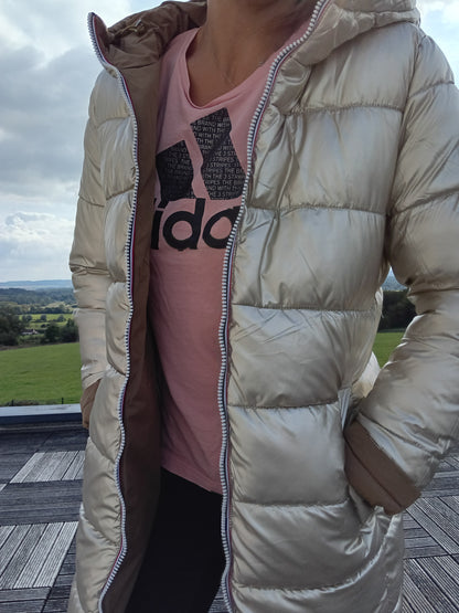 Melya Melody - Manteau long réversible et imperméable matelassé camel/doré - Curvy