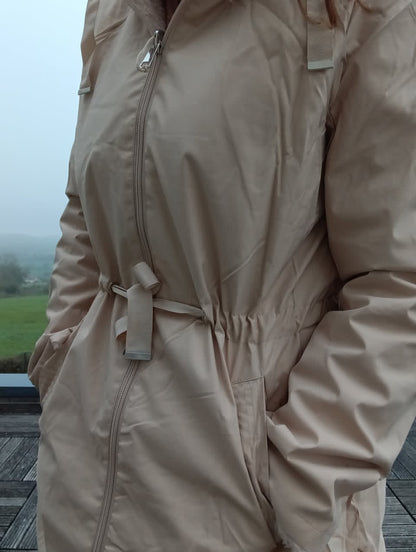 New Lolo - Manteau long BEIGE zip uni réversible, imperméable et complètement fourré resserrable à la taille