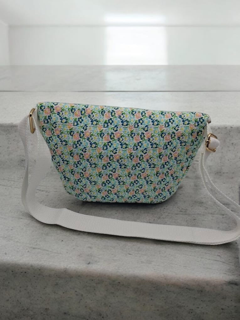 Sac banane en coton liberty fleuri bleu tons rouge « La Ptite cachottière »