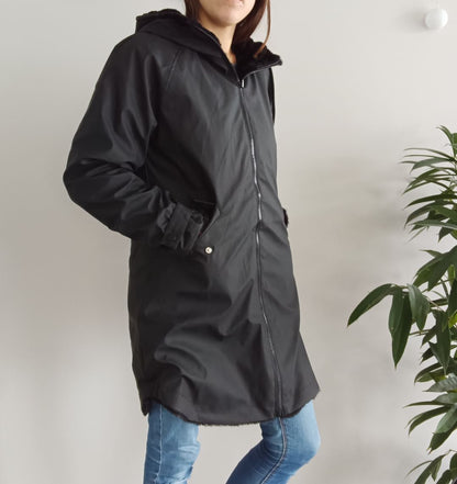 Melya Melody - Manteau long mi cuisses type ciré imperméable fourré réversible noir