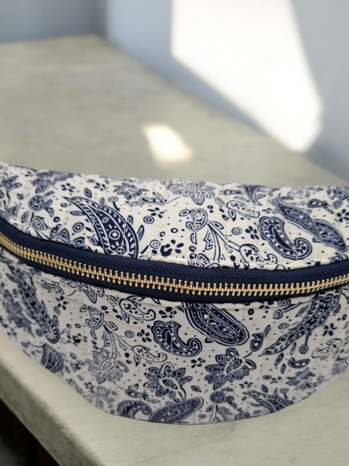 Sac banane coton matelassé liberty motif paisley bleu marine