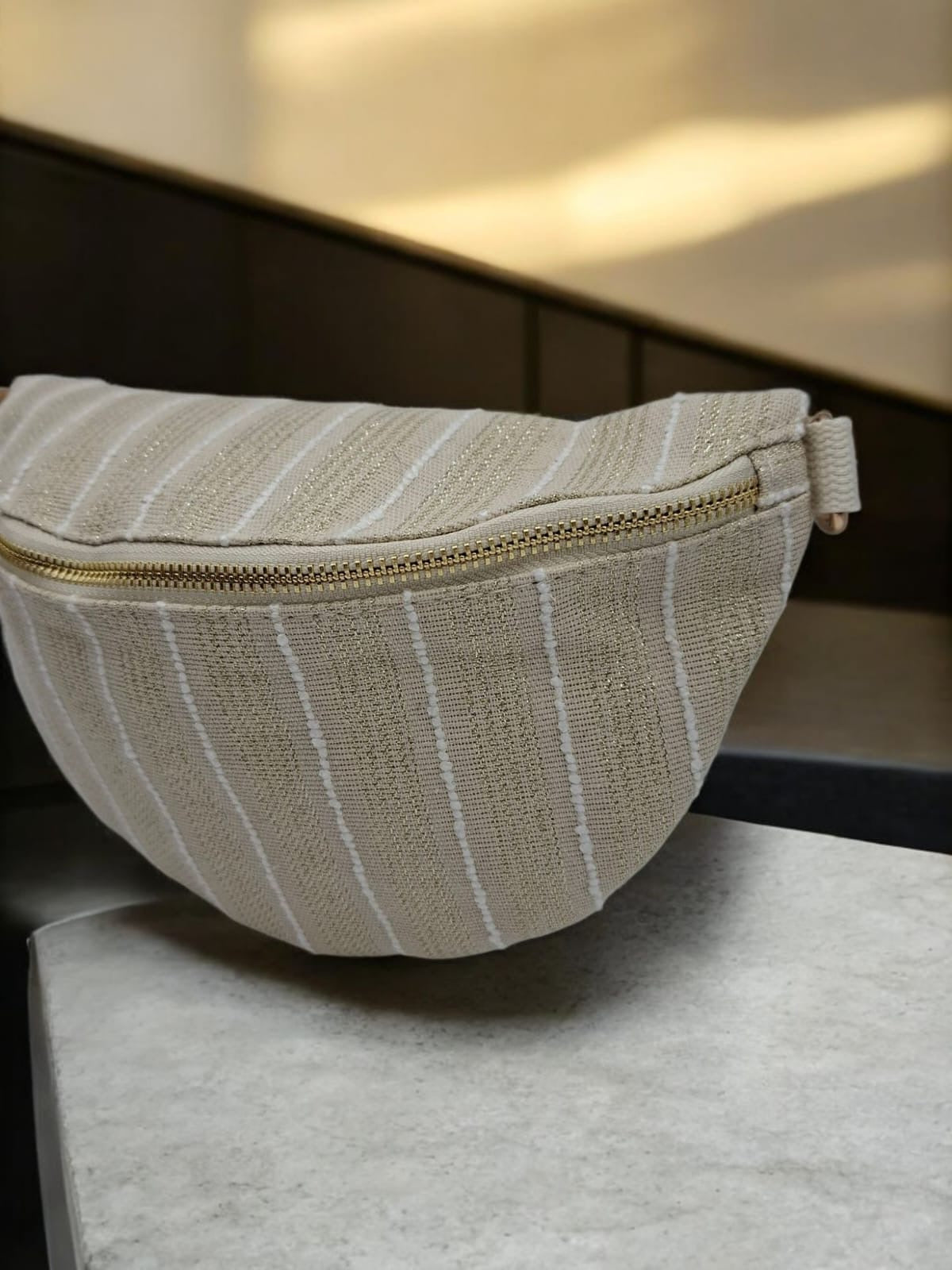 Sac banane en coton tissu bohème beige à rayures blanc doré