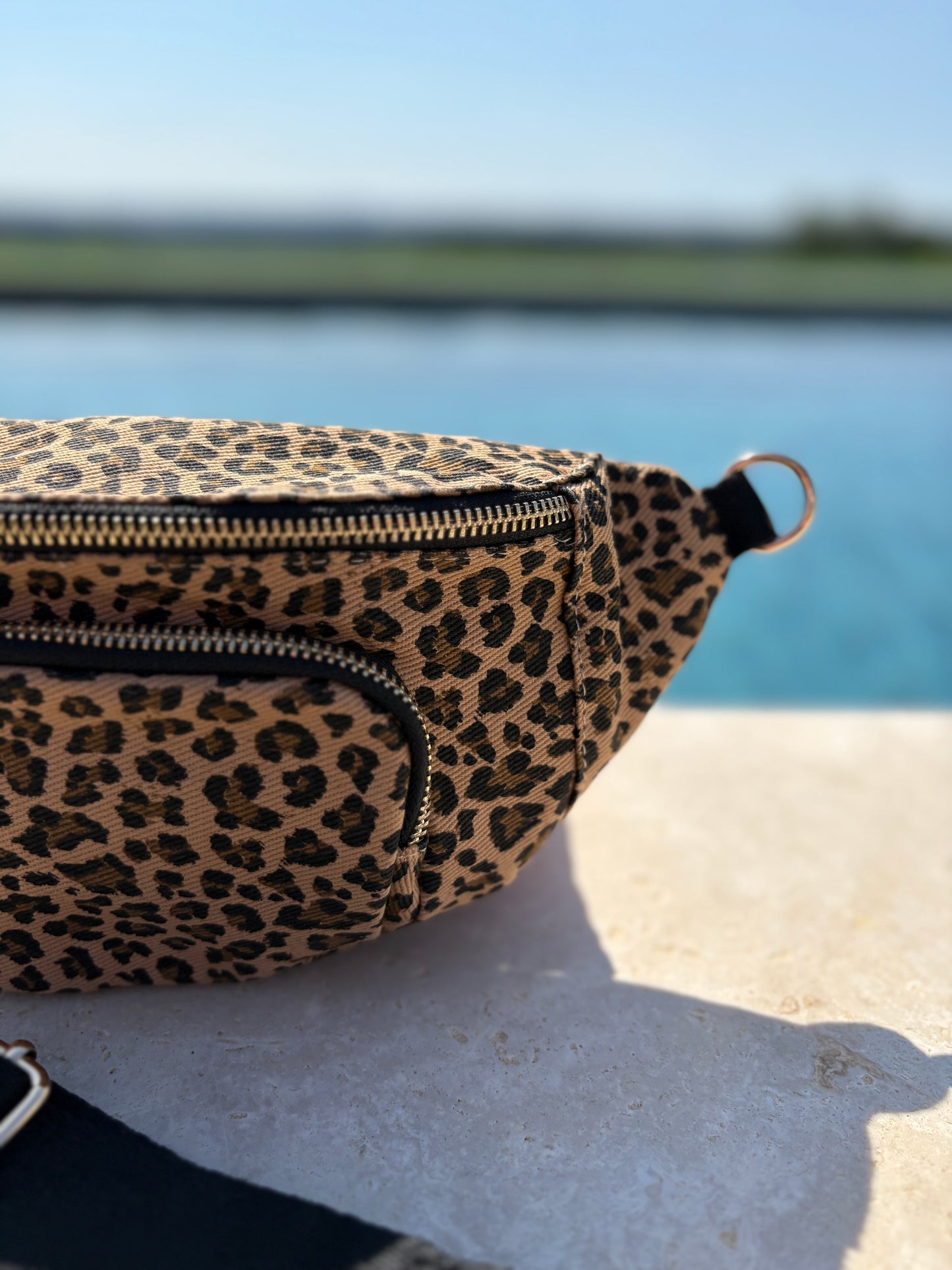 Sac banane en tissu imprimé léopard camel 2 poches