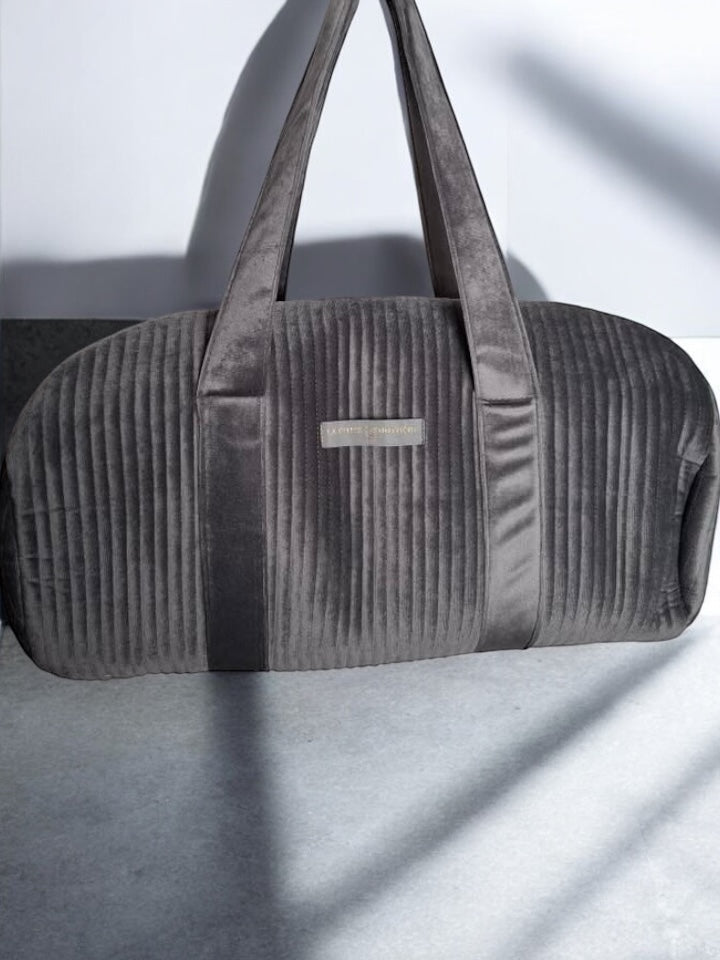 Nouveautés - Sac polochon en velours matelassé gris 'La ptite cachotiere'