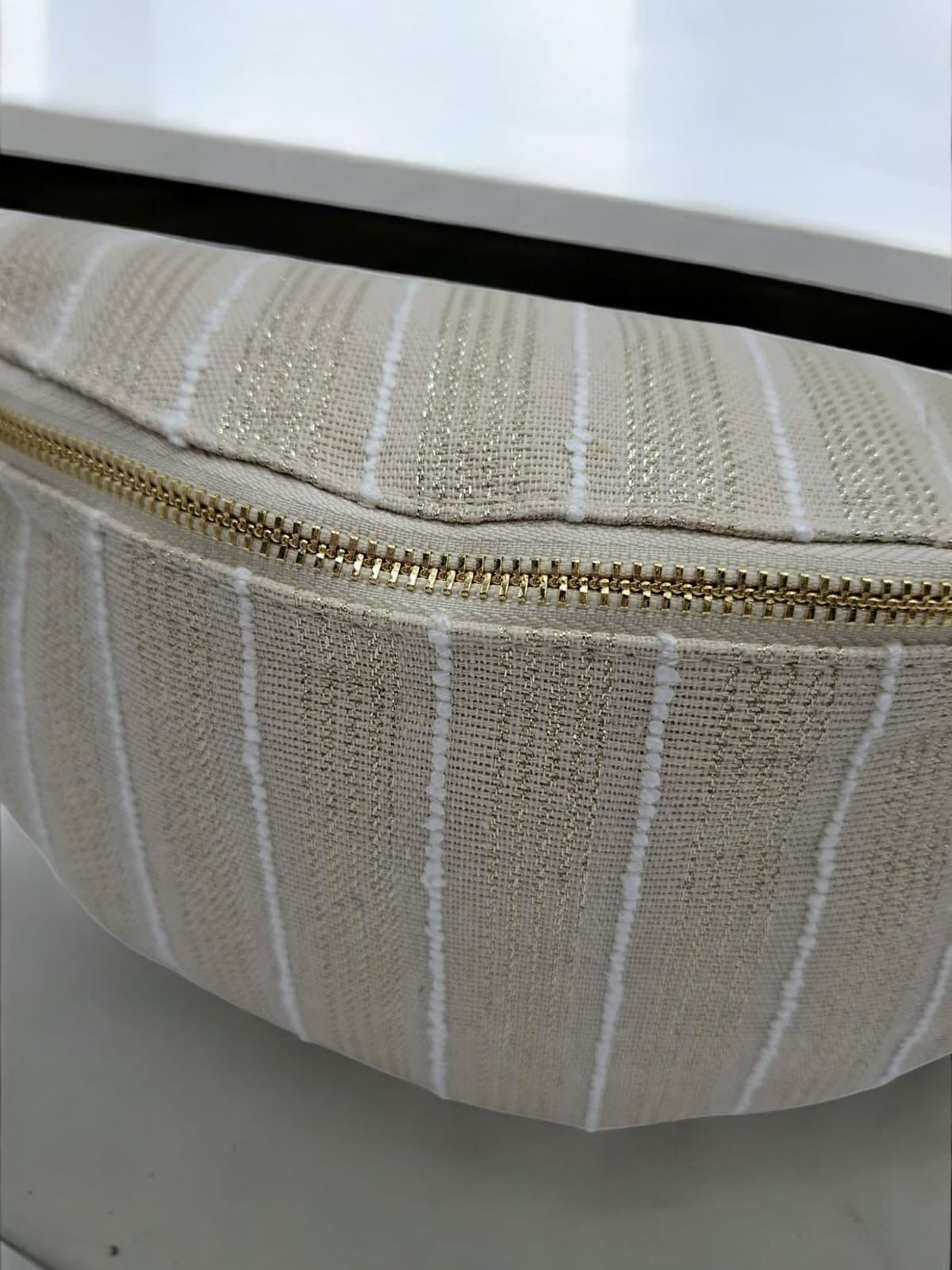 Sac banane en coton tissu bohème beige à rayures blanc doré