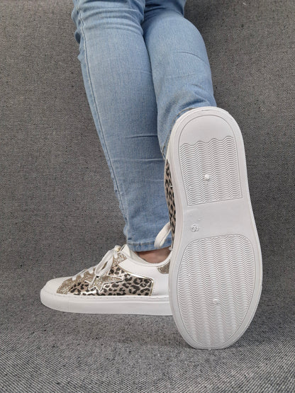 Chaussures baskets blanches beige motif léopard étoile style sneakers