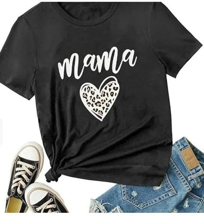 T-shirt noir femme avec le mot « mama » et cœur léopard sur le devant, col rond tendance, style décontracté.