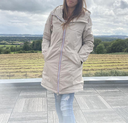 Laura Jo - Imperméable long doublé en fausse fourrure cordon tricolore couleur beige