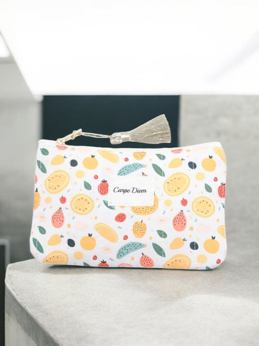 Trousse en coton blanche inscription “Carpe Diem” à motif fruité