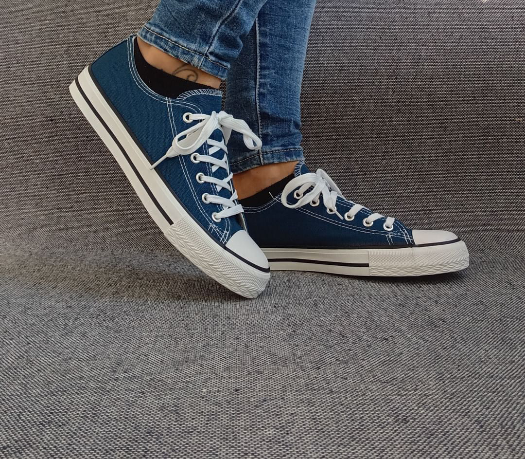 Chaussures baskets basses toile bleu pétrole style Converse