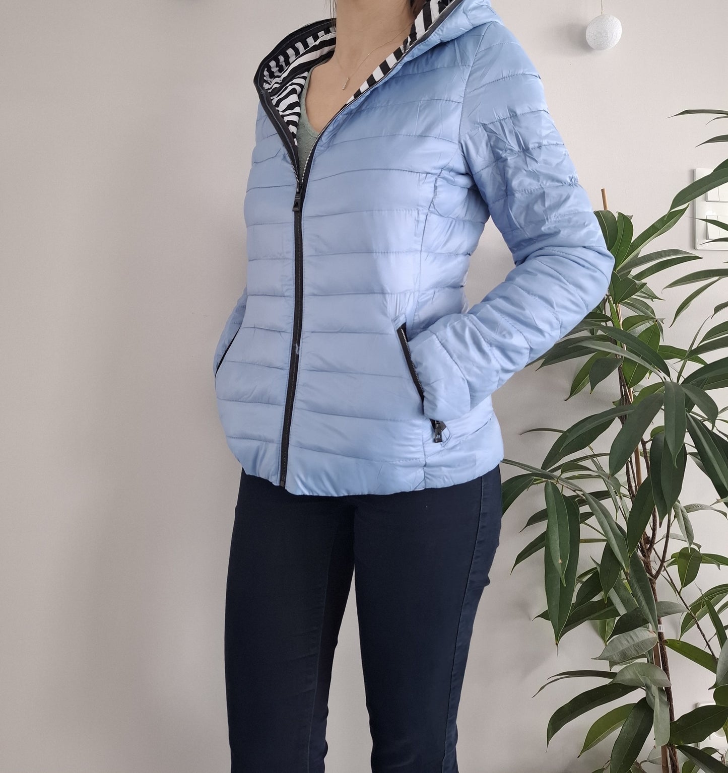 Attrait Paris - Manteau doudoune imperméable et matelassé bleu clair avec capuche