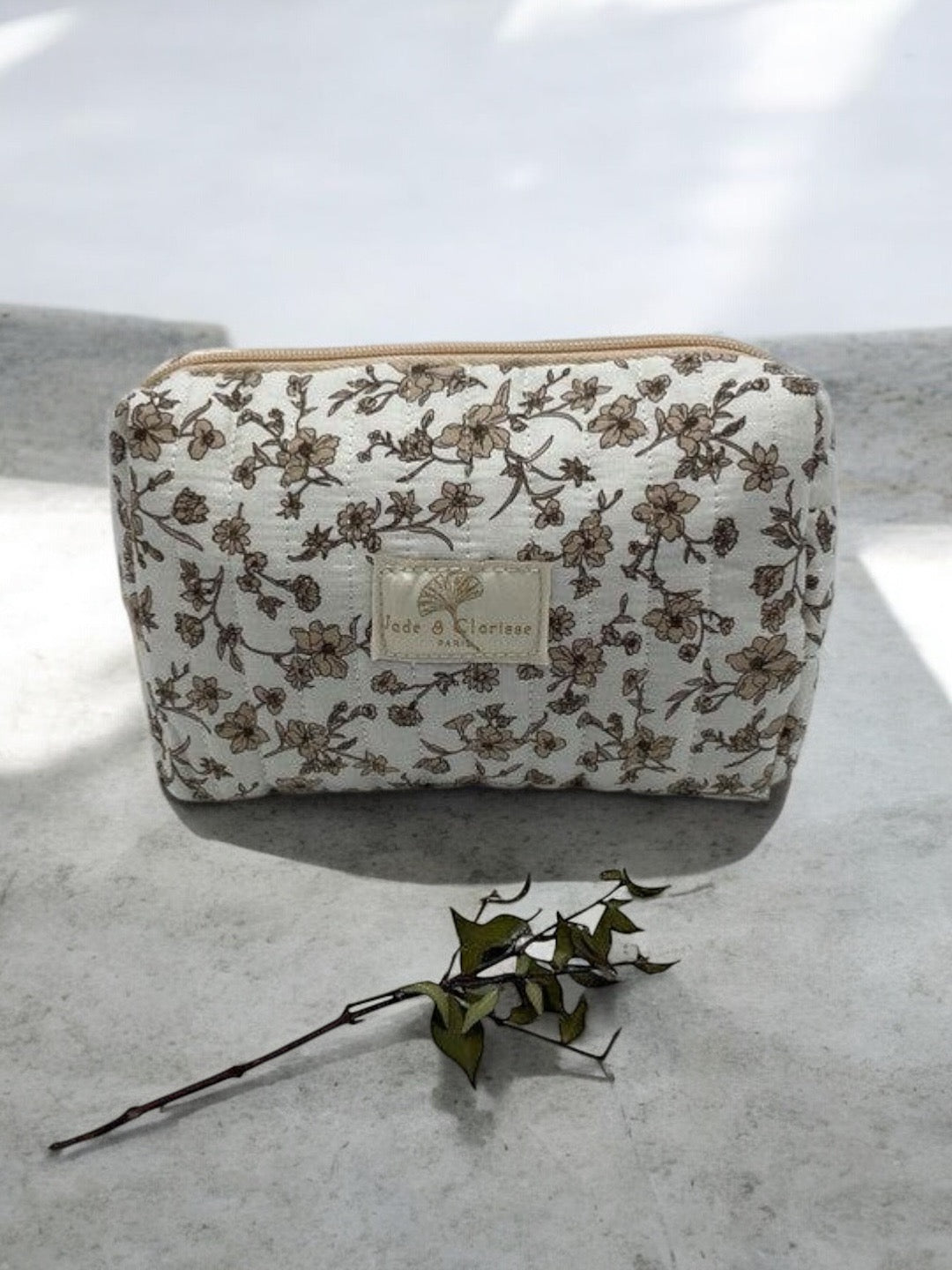 Trousse Flora en coton Jade & Clarisse couleur taupe